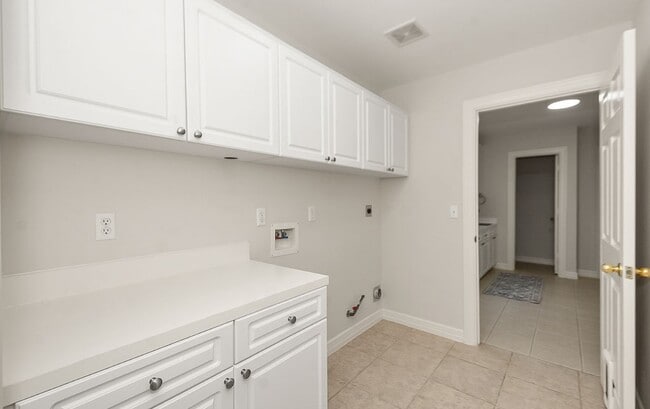 Building Photo - 4119 Pembrooke Way Dr