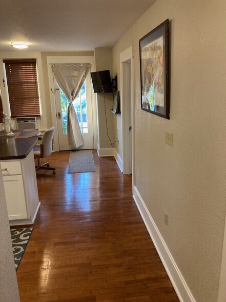 Kitchen Hall - 118 Pine St