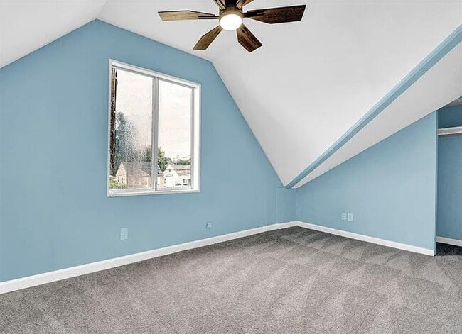 Building Photo - ELEGANT MARTIN HOME