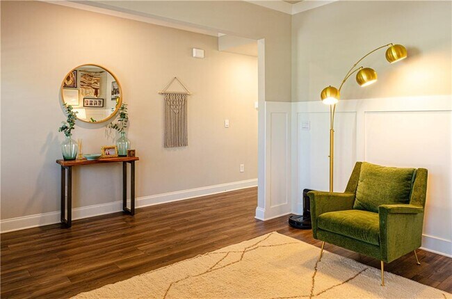 Building Photo - 660 Stately Dr