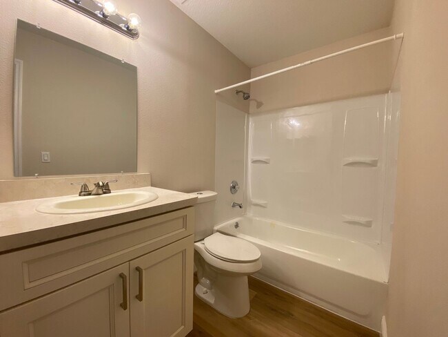 Building Photo - Great Location! 2 Bedroom/2 Bath, 1st Floor Condominium in Winter Park!