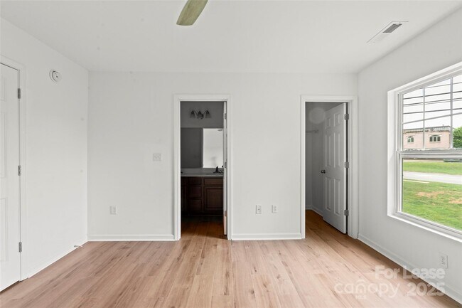 Building Photo - 39 Thea Ln