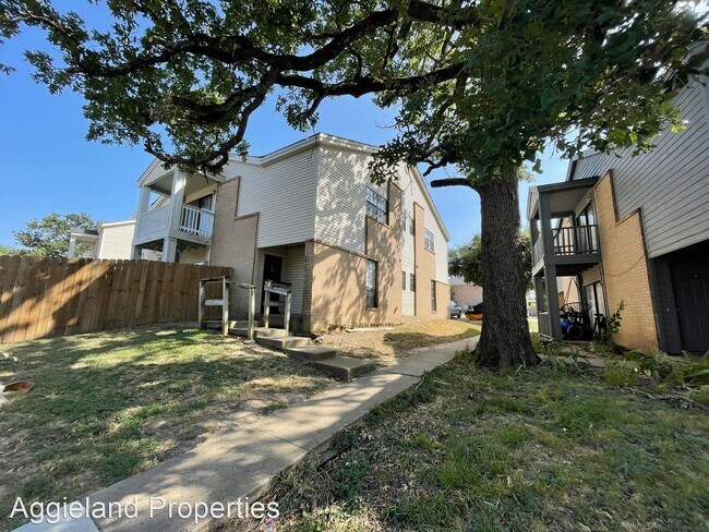 Primary Photo - 2 br, 2 bath House - 1104 Autumn Circle - C