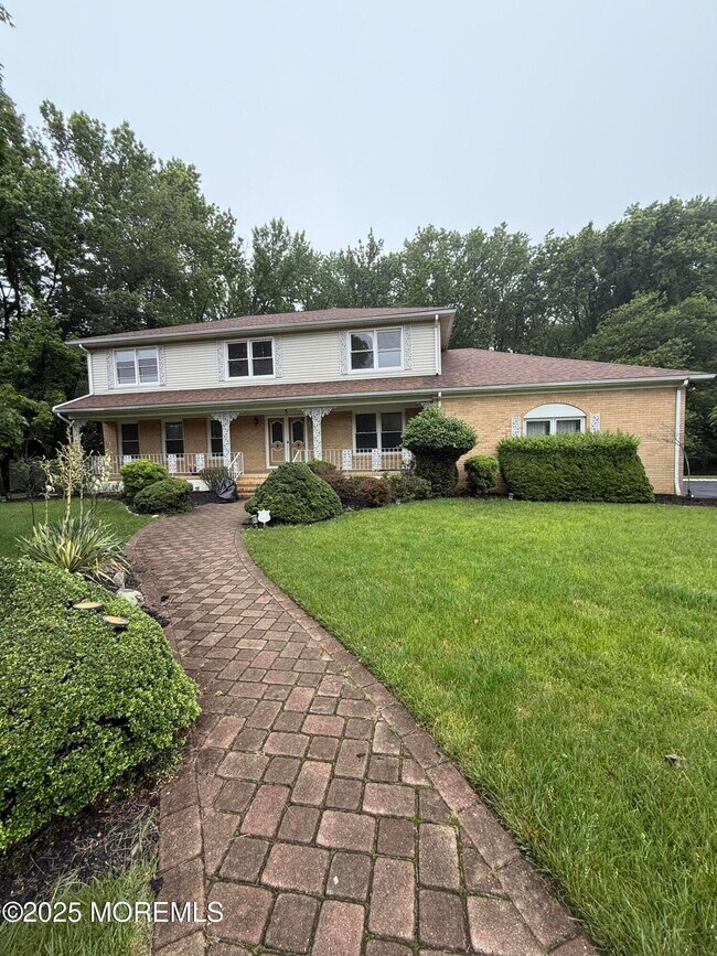 Primary Photo - 5 Northwoods Rd