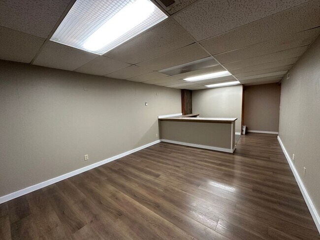 Building Photo - Spacious Northside 4-Bed, 2-Bath Ranch with Hardwood Floors