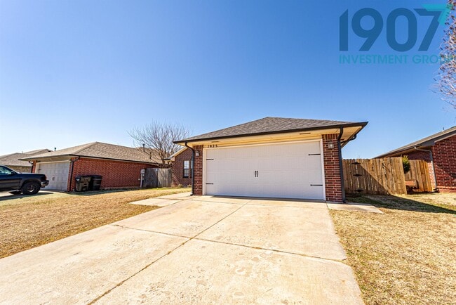 Building Photo - 1925 Bluegrass Ct