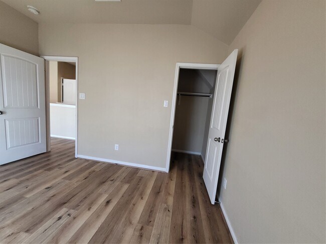 Building Photo - 1906 Howth Ave