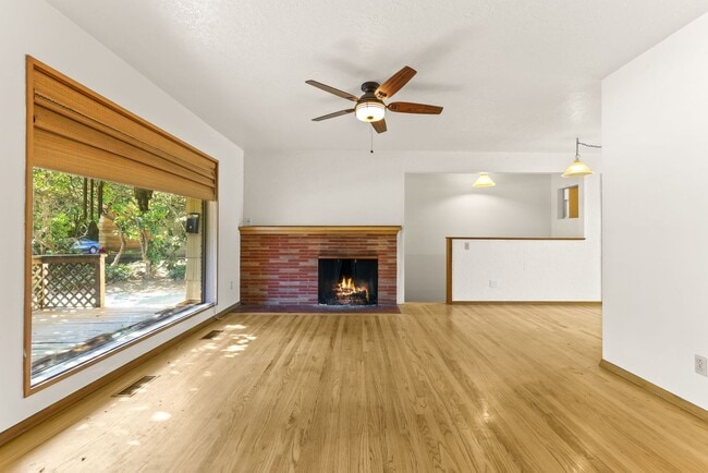 Building Photo - 9877 SE 33rd Ave