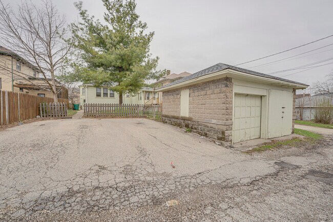 Building Photo - 706 McDonough St