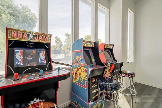 Building Photo - 2534 N 87th Way