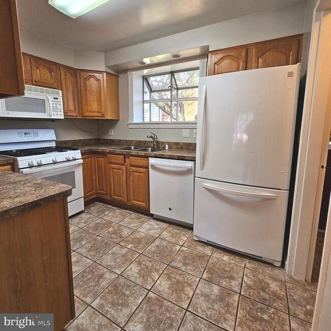 Building Photo - 3727 Ingalls Ave