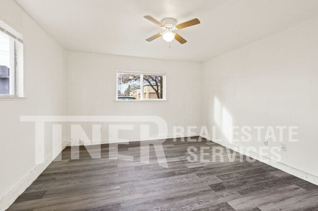 Building Photo - 2922 Walnut Ave