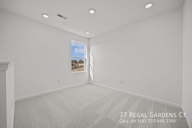 Building Photo - 37 Regal Gdns Ct