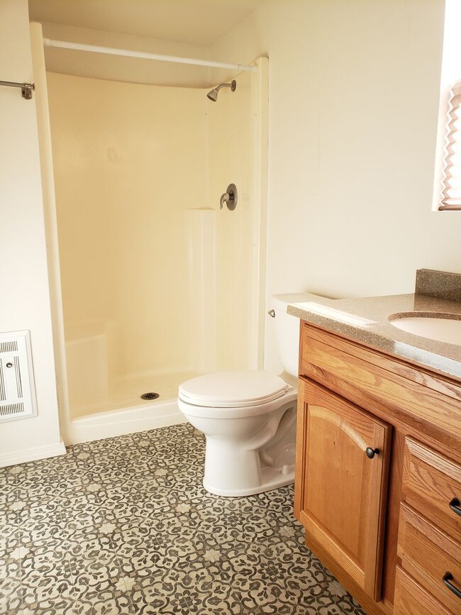 Building Photo - 2+ Bedroom, 2 bathroom Charming Home Avail...