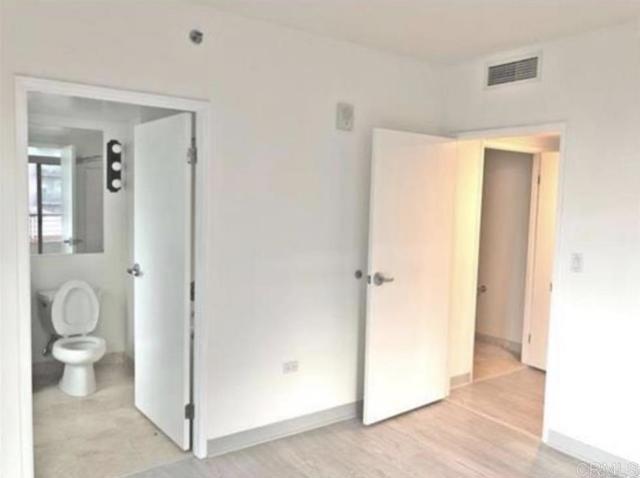 Building Photo - 425 W Beech St