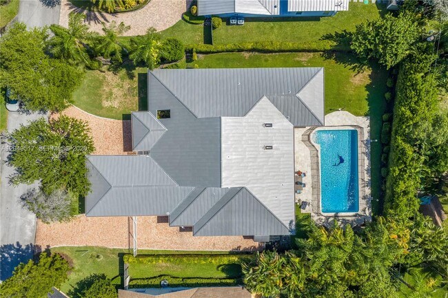 Building Photo - 14601 Pompano Dr