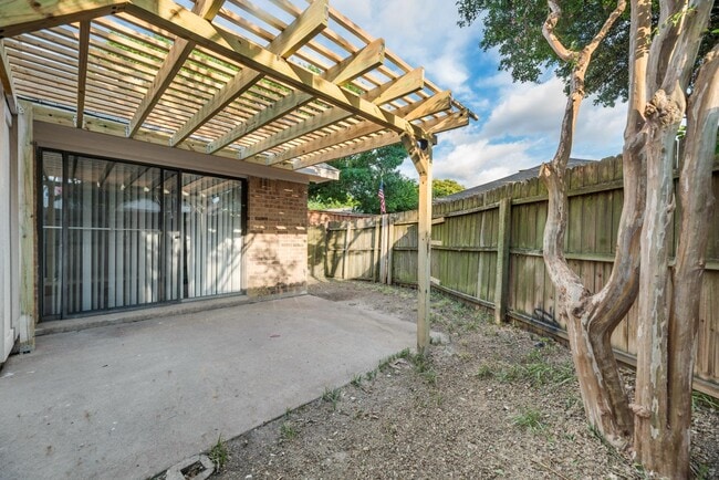 Building Photo - 620 Via Miramonte