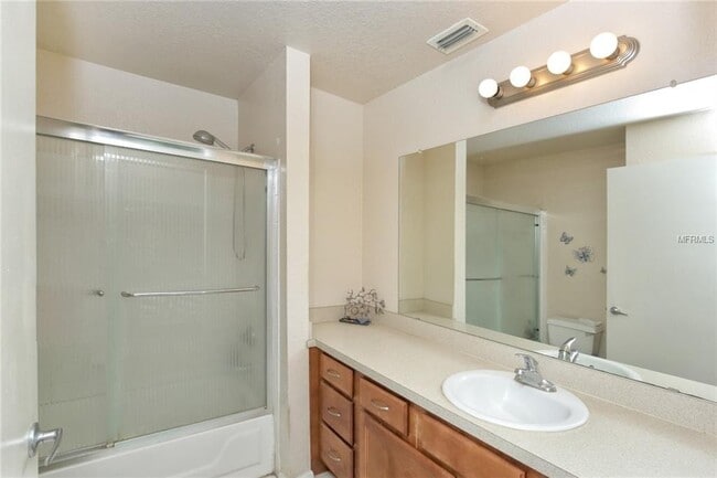 Building Photo - Dr Phillips 2 bedroom 2 bath with 1 car ga...