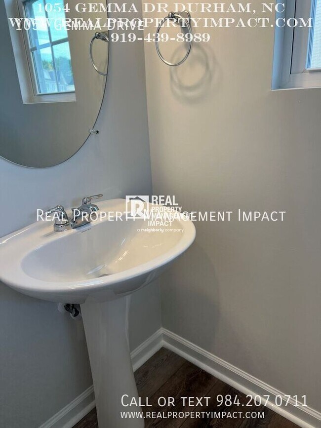 Building Photo - 1054 Gemma Dr