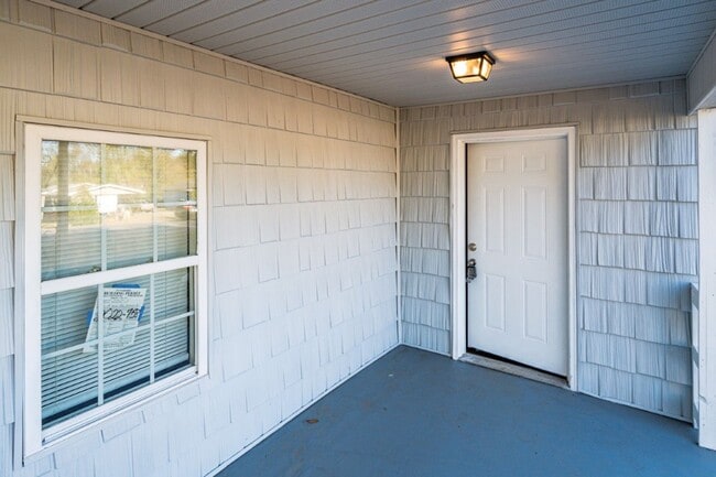 Building Photo - Bessemer Gem! Modern Renovation, Huge Livi...