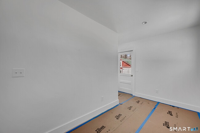 Building Photo - 220 Upper Grassy Hill Rd