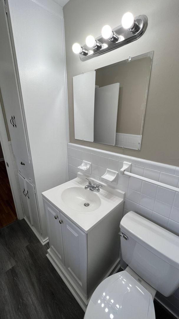 Building Photo - 3-Bedroom just waiting for you !
