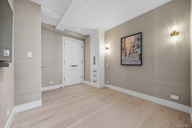 Building Photo - 433 W 34th St.