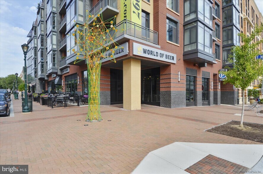 Building Photo - 501 Hungerford Dr