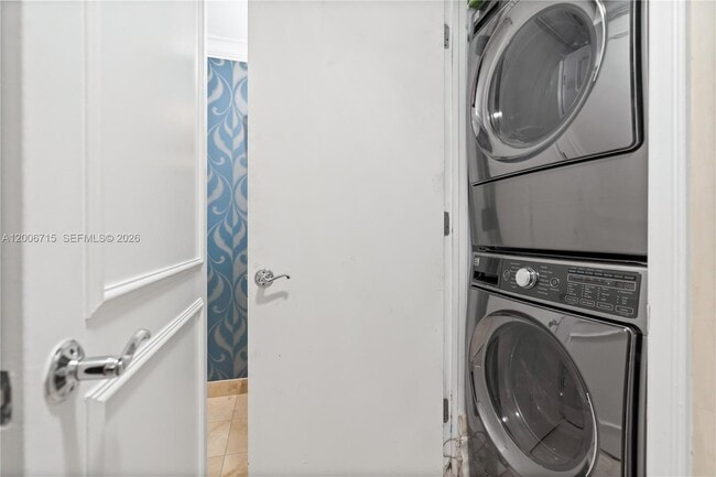 Building Photo - 3350 SW 27th Ave