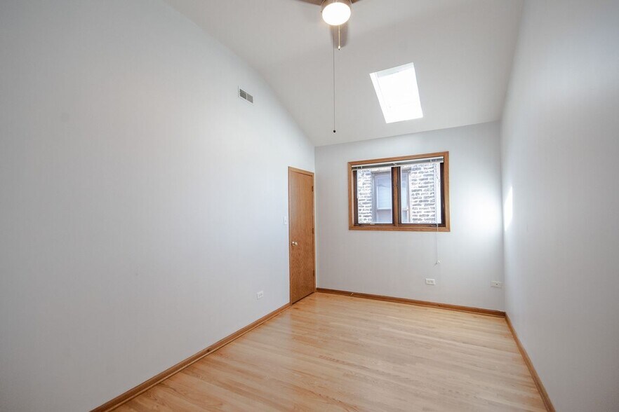 Building Photo - 2428 W Taylor St