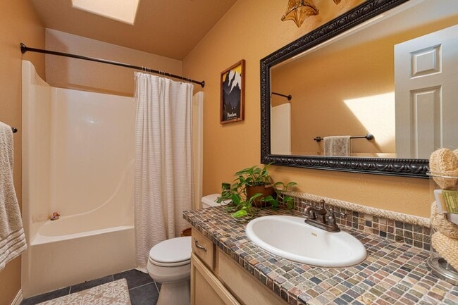 Building Photo - Beautiful home in Haven Heights