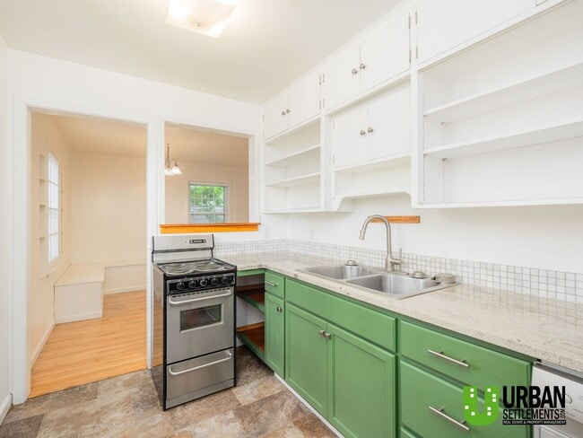 Building Photo - Charming 2 bed room 1.5 bathroom Cottage i...