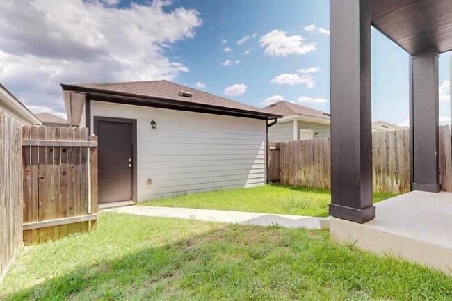 Building Photo - 2025 Arendale Dr