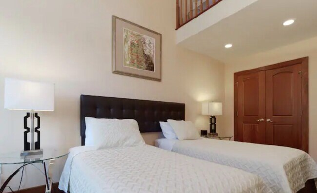 Building Photo - 2803 Ontario Rd NW