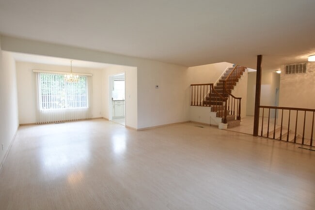 Building Photo - Remodeled & Spacious West San Jose 5 Bedroom 3 Bath Home