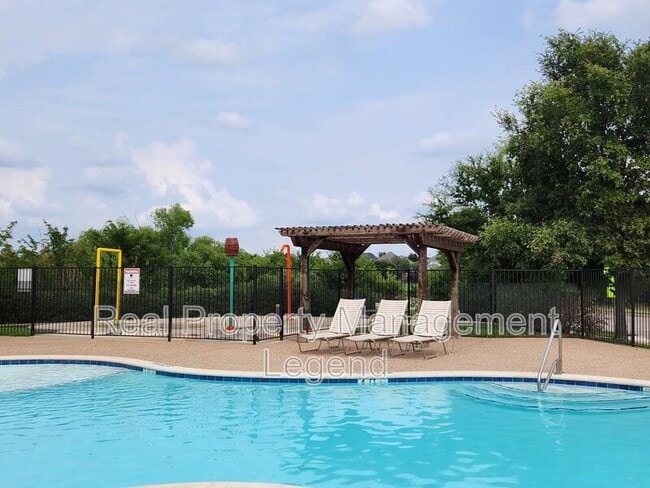 Building Photo - 304 Blythe Bridge Dr