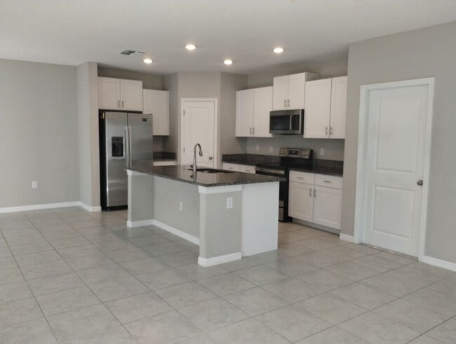 Building Photo - 4-bedroom, 2.5-bath home offering 1,881 square feet of comfortable living.