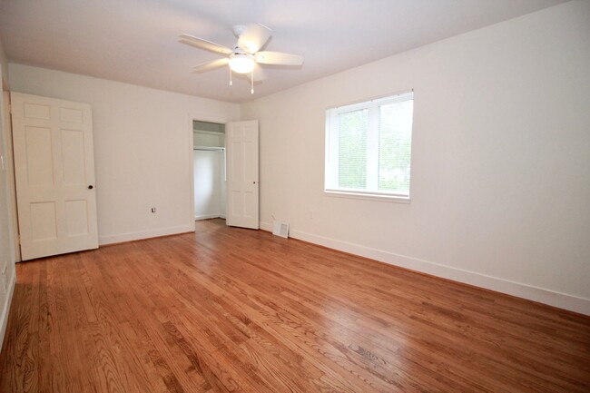 Master Bedroom - 3919 Oak Street