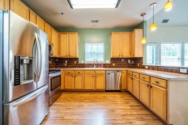 Building Photo - 3701 Bay Crescent