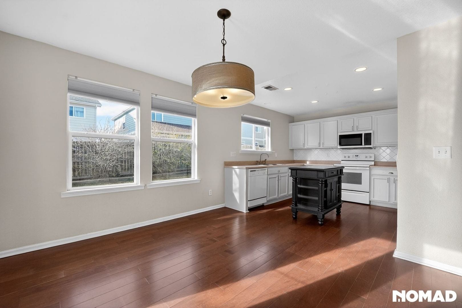 Building Photo - 454 E 77th Pl