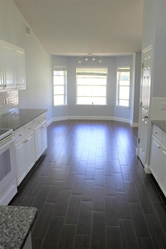 Building Photo - 2467 Heritage Cir