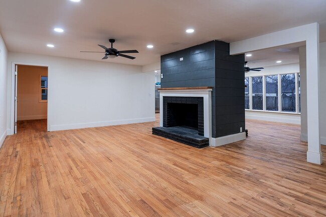 Building Photo - REMODELED 4 BEDROOM HOUSE