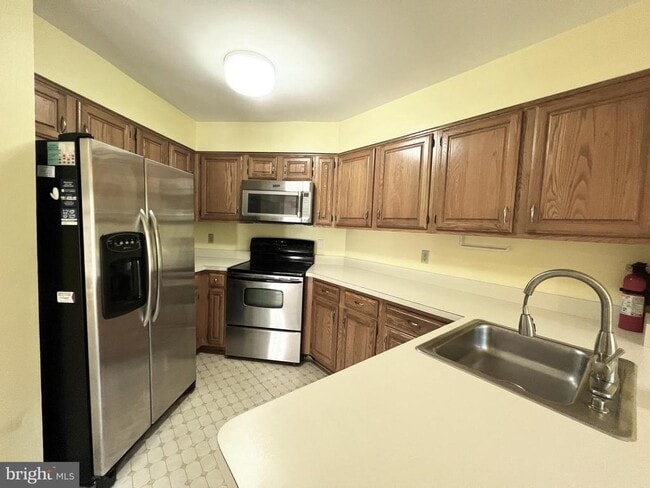 Building Photo - 2134 Kings Garden Way