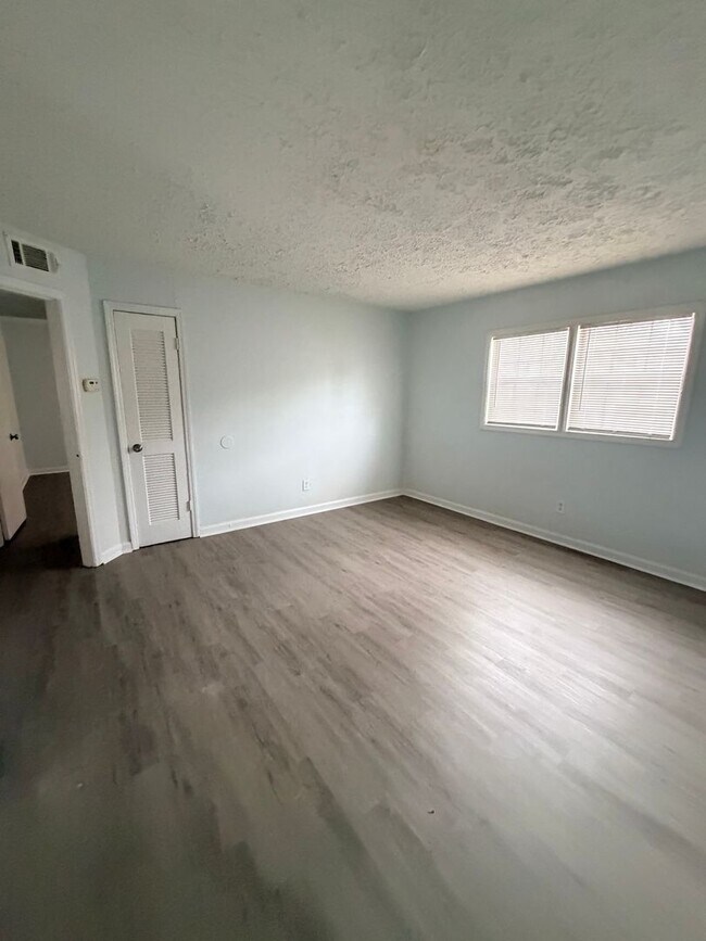 Building Photo - Check out Our Move In Specials at Dodson Courtyard Apartments Featuring 1 & 2 Bedrooms