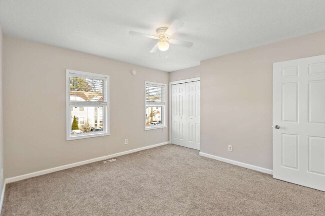 Building Photo - Victoria Station Townhouse