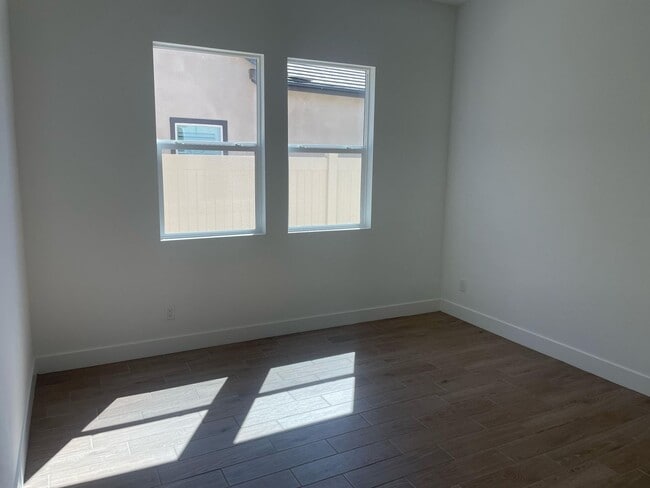 Building Photo - 55+ Community - Single Story 4 Bedroom Hom...