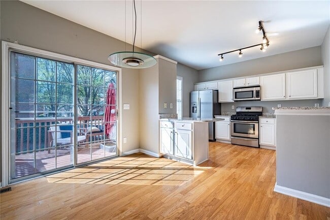 Building Photo - 2302 Towneheights Terrace SE