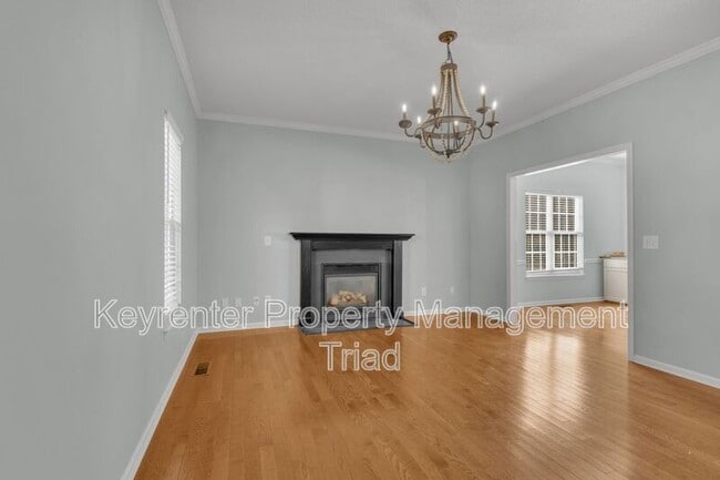 Building Photo - 3391 Valley Crossing Dr