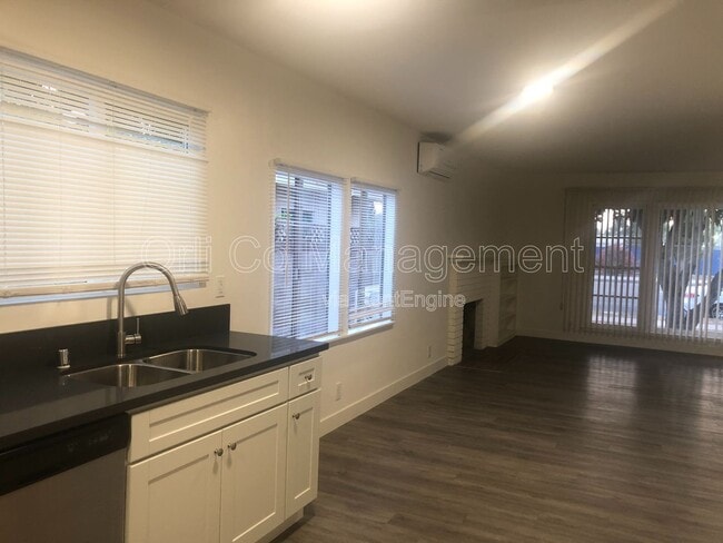 Building Photo - 6500 Balboa Blvd