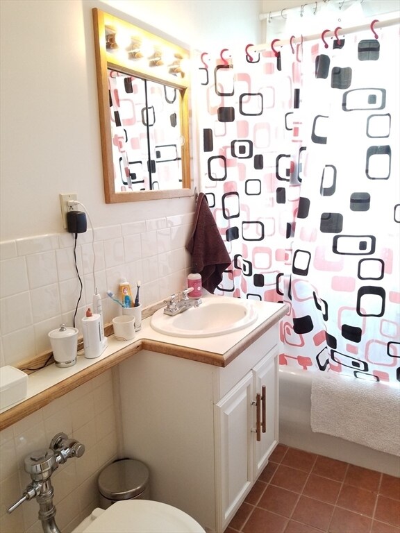 Building Photo - 32 Shepard St